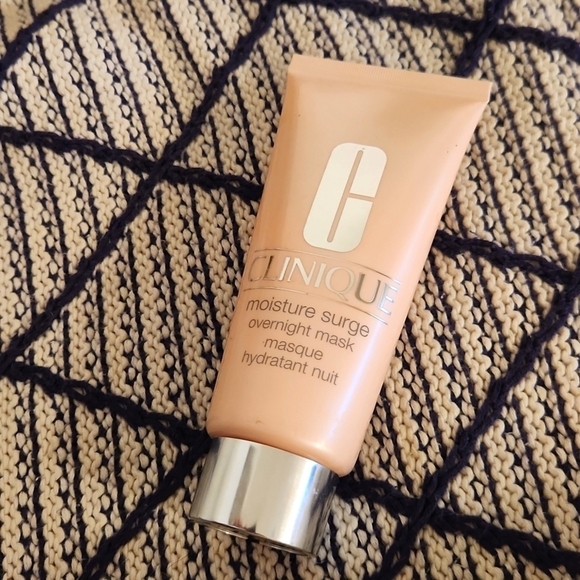Clinique Moisture Surge Overnight Mask 1.7oz - Picture 4 of 5